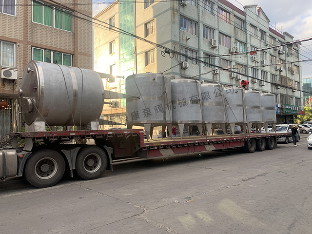 10T高位罐及制冷罐装车