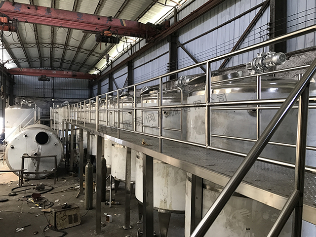 车间生产线及工作平台全景